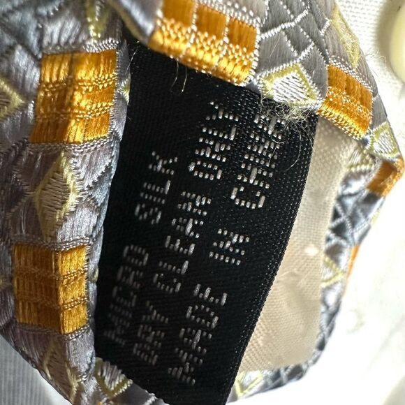 Lucca Di Firenze Yellow and Silver Cube Patterned Silk Tie NWOT 3.25 x 58 - Picture 3 of 5